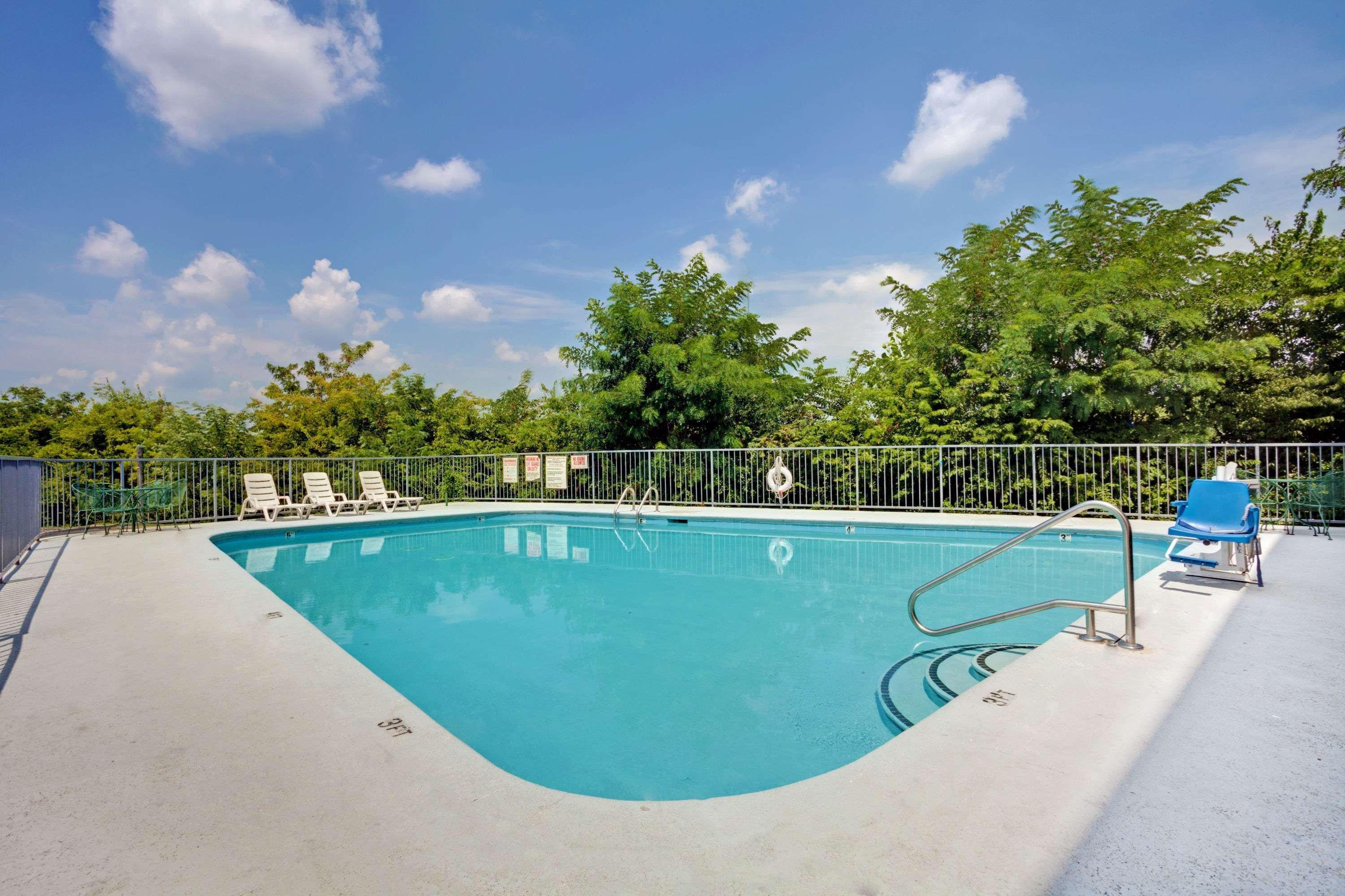 Super 8 By Wyndham Nashville/ Dntn/ Opryland Area מראה חיצוני תמונה