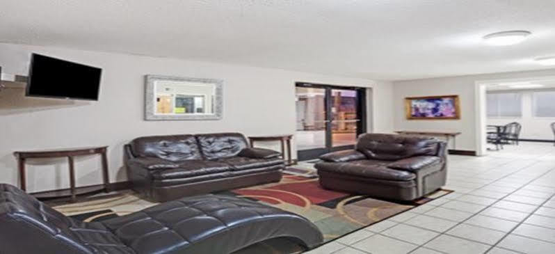 Super 8 By Wyndham Nashville/ Dntn/ Opryland Area מראה חיצוני תמונה